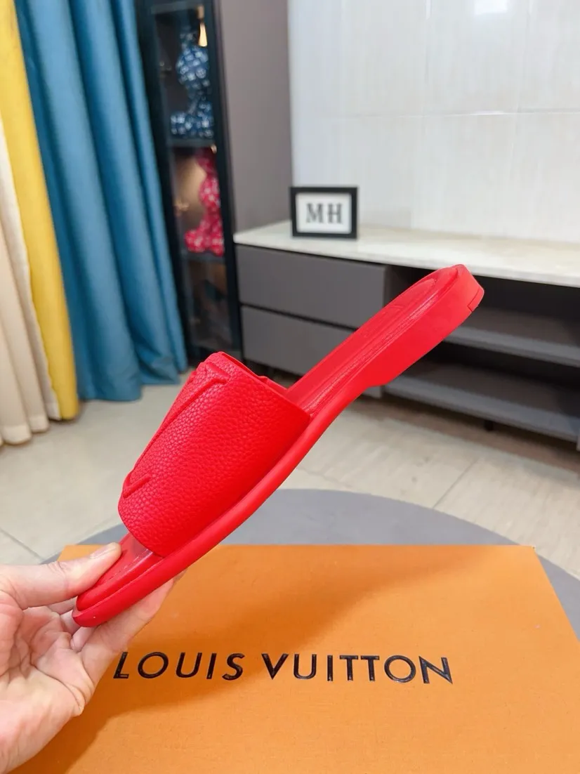 Men's shoes 💰300🌸🌸LV Ordinary men's spring and summer slippers, uppers imported from Italy, cowhide fabric, logo graphics, high-quality craftsmanship, soles: original soles specially provided by the original factory, exclusive movable molded soles super comfortable, original factory single goods, 🔍🔍high quality, you can enter and exit the counter at will, welcome to compare, size 38-45